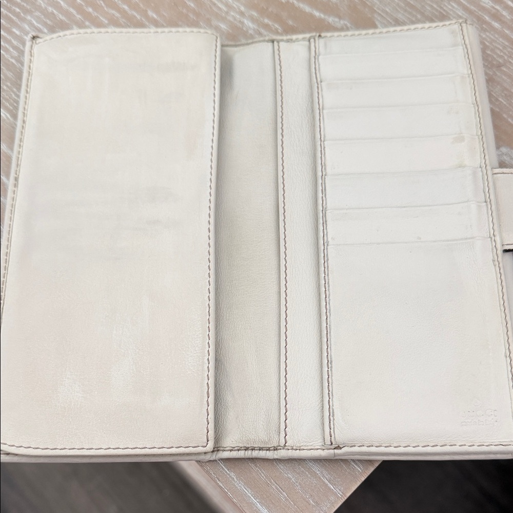 Gucci Beige GG Monogram Wallet with Gold Heart Logo - Picture 4 of 6